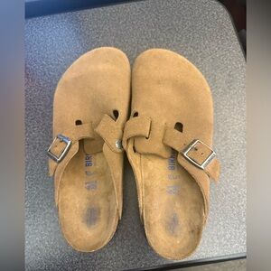 Birkenstock Women’s Tan Suede Clogs
